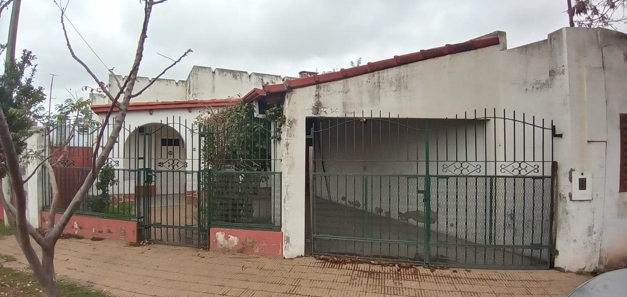 Casa 3 dormitorios en Pastor Barrios 1069